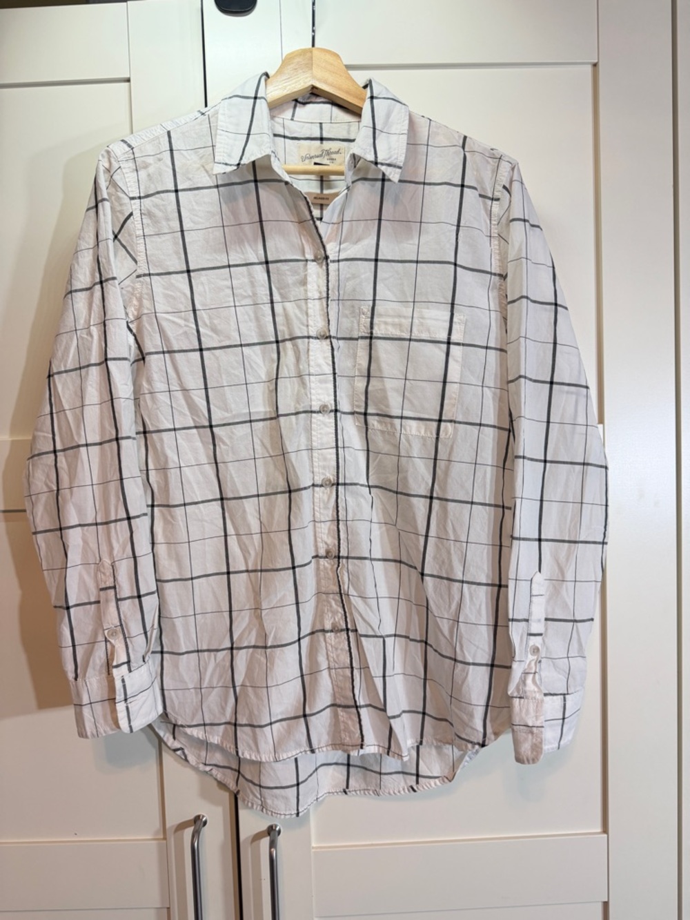 Universal Thread White Button-Down Shirt with Black Windowpane Check B4